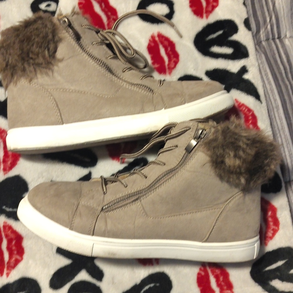 Pop Tan Furry comfort fit zip up sneakers